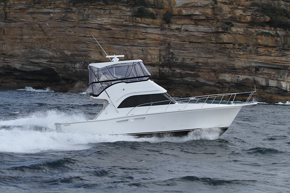 C40 FLYBRIDGE CRUISER